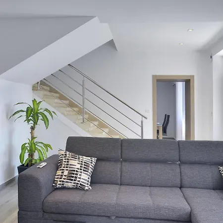 Vikendica Comfortable House With Private Pool Liznjan