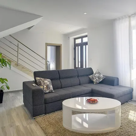 Vikendica Comfortable House With Private Pool Liznjan